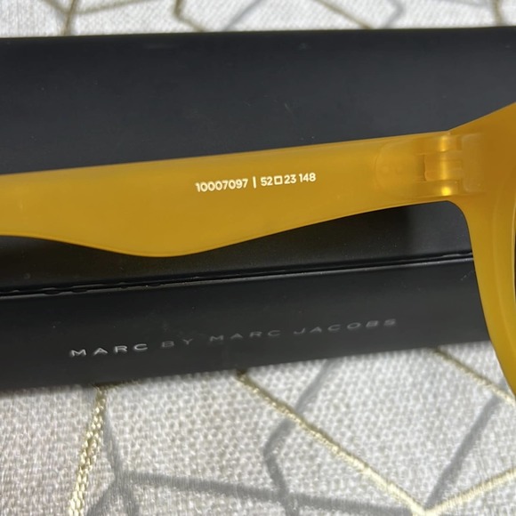 MARC By MARC JACOBS Yellow Gold Sunglasses - Picture 3 of 8